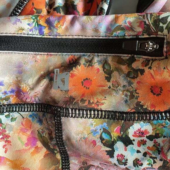 KI Pro Performance 🐍 🌺 Leggings - Picture 9 of 12